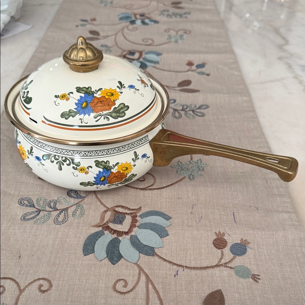 Villeroy & Boch Alt Amsterdam 6.5” Metal/Enamel Skillet Pot  with Lid